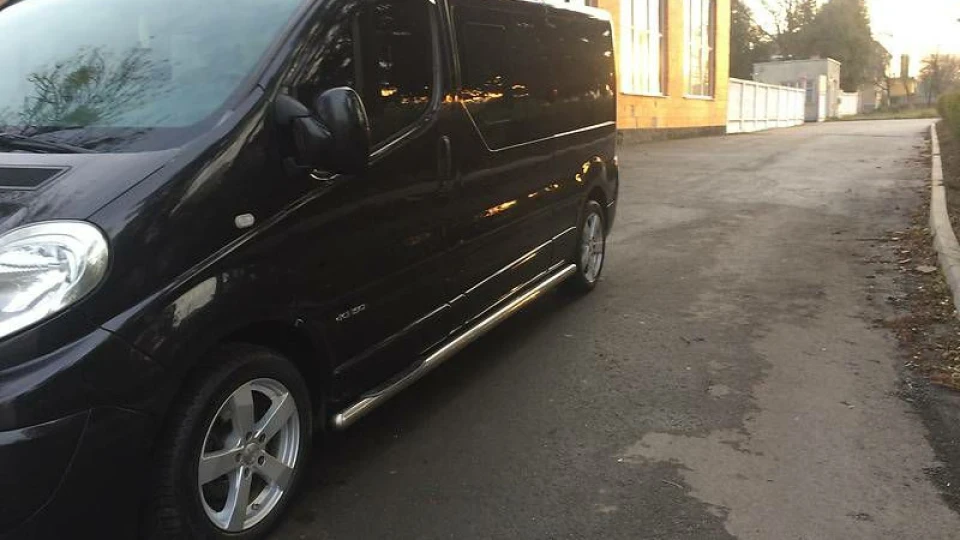 Renault Trafic Чорний танк 3