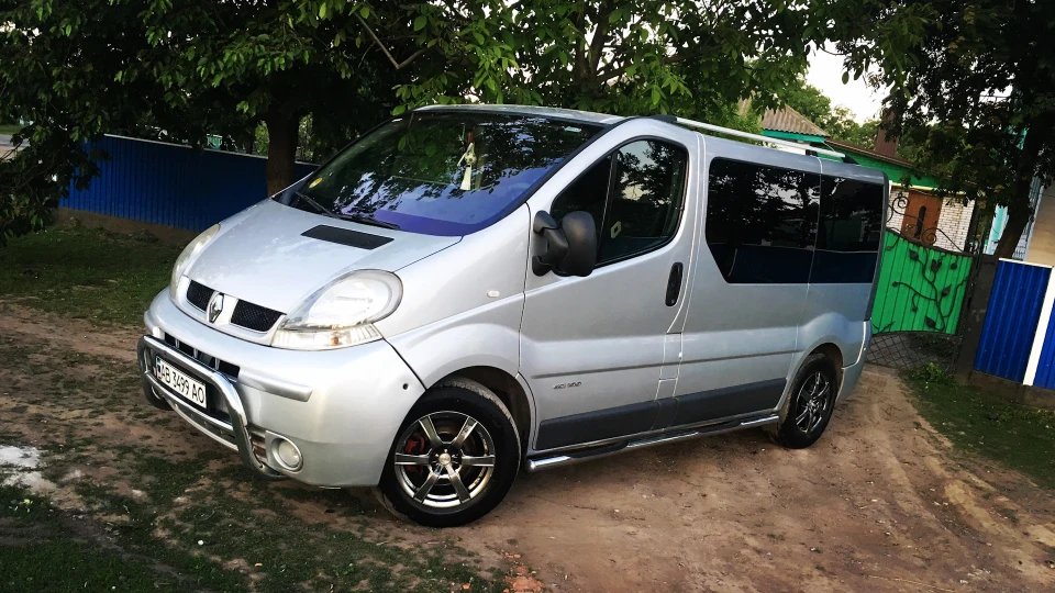 Renault Trafic dci100 2