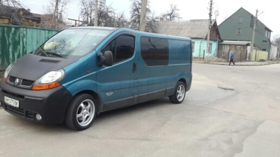 Renault Trafic гучний бусик 2