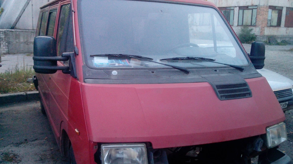 Renault Trafic Червона маршрутка