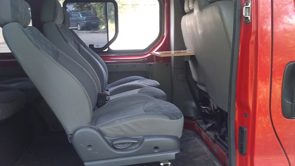 Renault Trafic Ракета, червоного кольору 2
