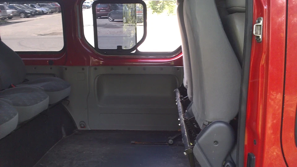 Renault Trafic Ракета, червоного кольору 3