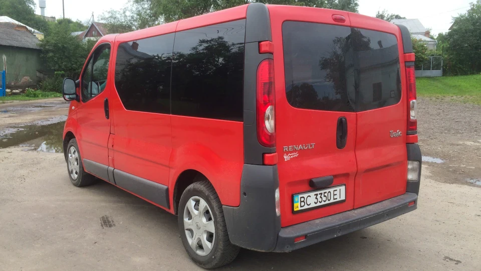 Renault Trafic red caaar 2