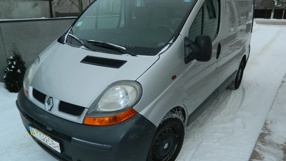 Renault Trafic сріблястий трудьага) 2