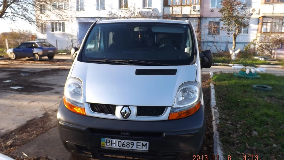 Renault Trafic сірий металік 2.5 dci 3
