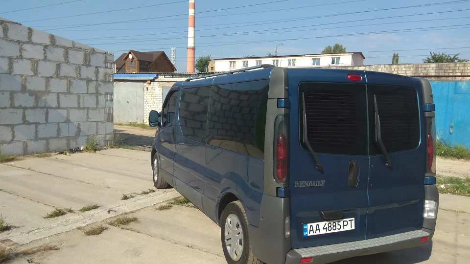 Renault Trafic синій металлік 2