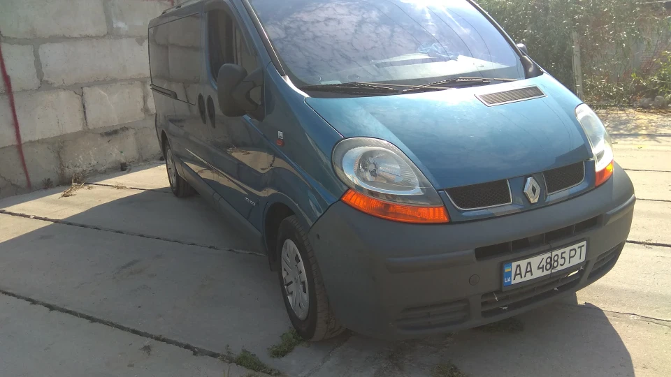 Renault Trafic синій металлік 3