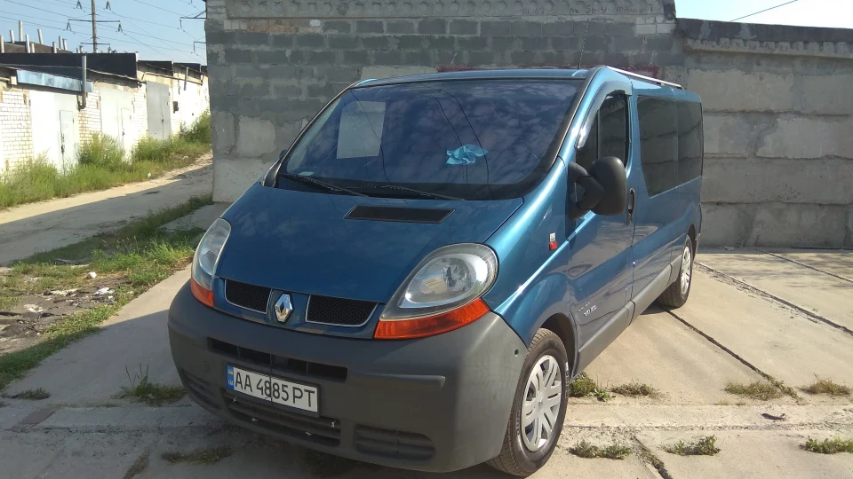 Renault Trafic синій металлік 4