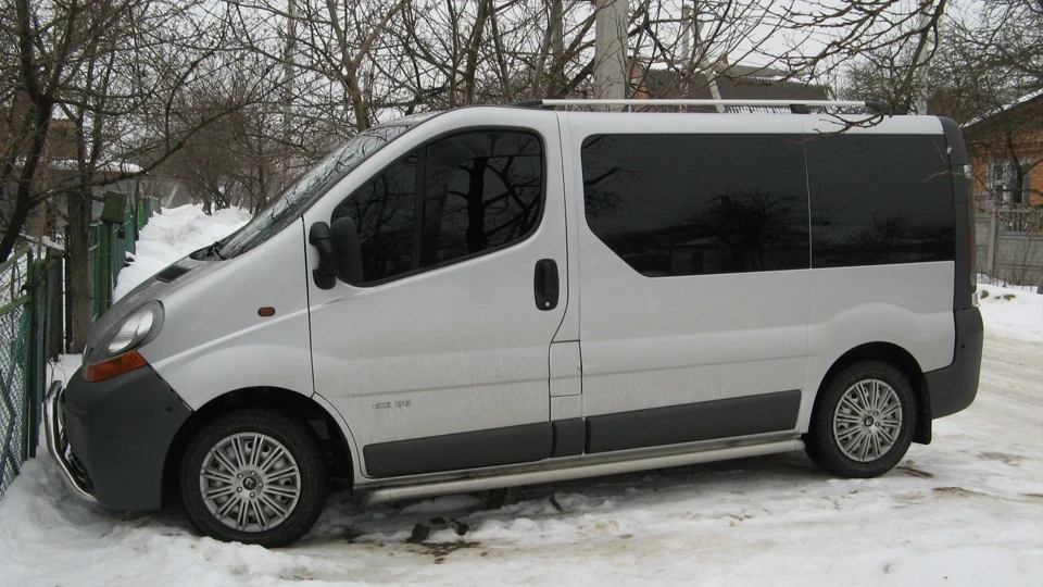 Renault Trafic сірий металік 1,9 DCI 80