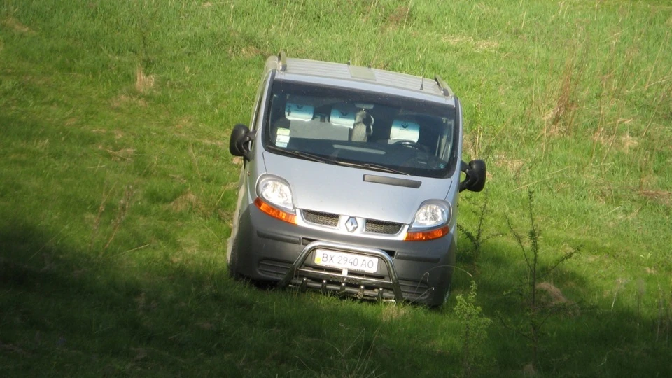Renault Trafic сірий металік 1,9 DCI 80 2