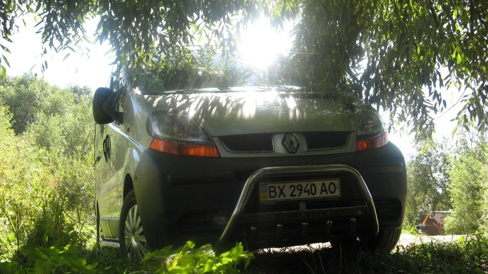 Renault Trafic сірий металік 1,9 DCI 80 5