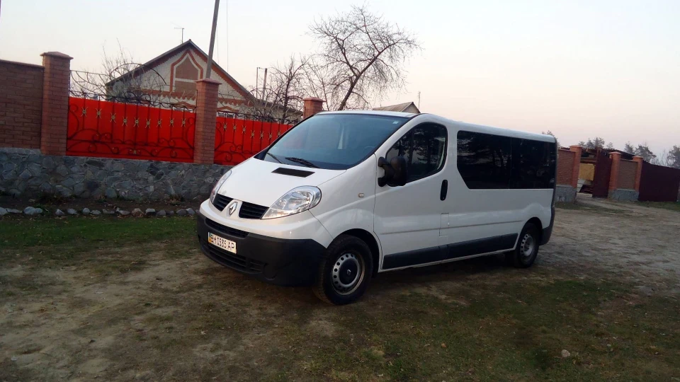 Renault Trafic white gold