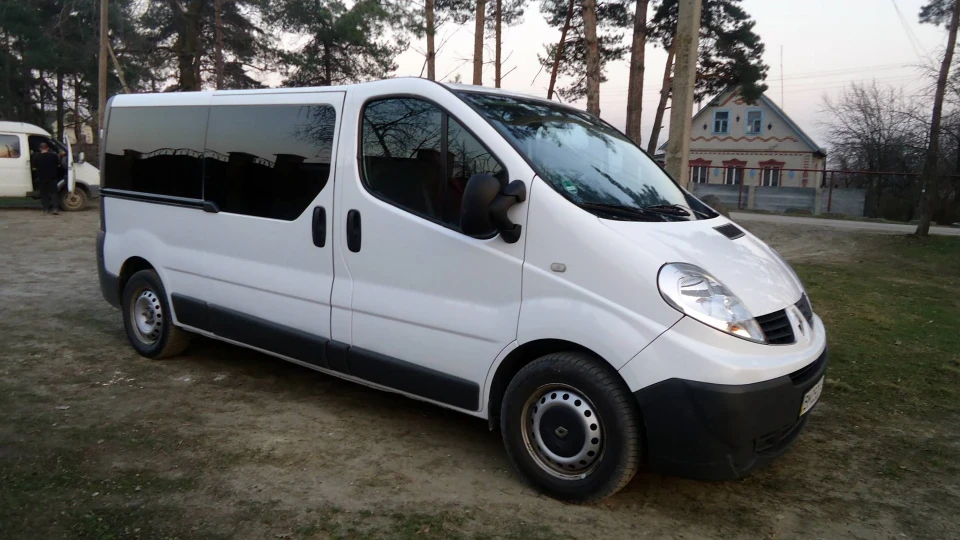 Renault Trafic white gold 2