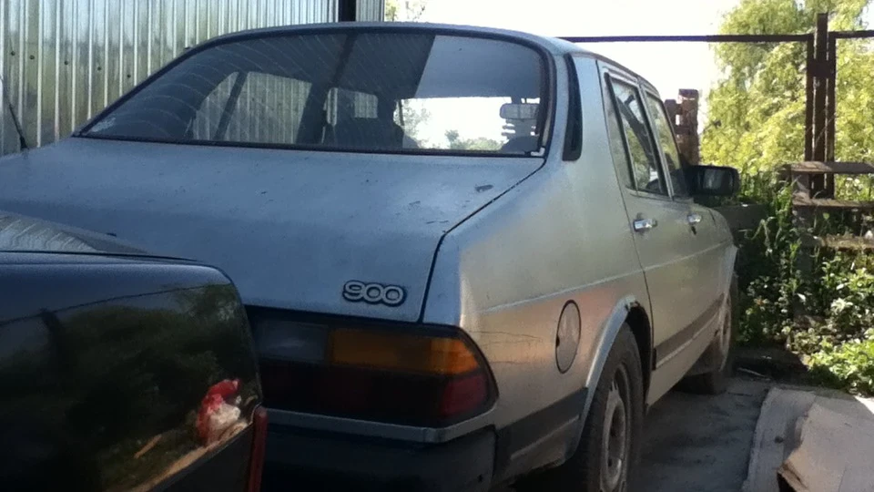 Saab 900 2.0 sedan 4