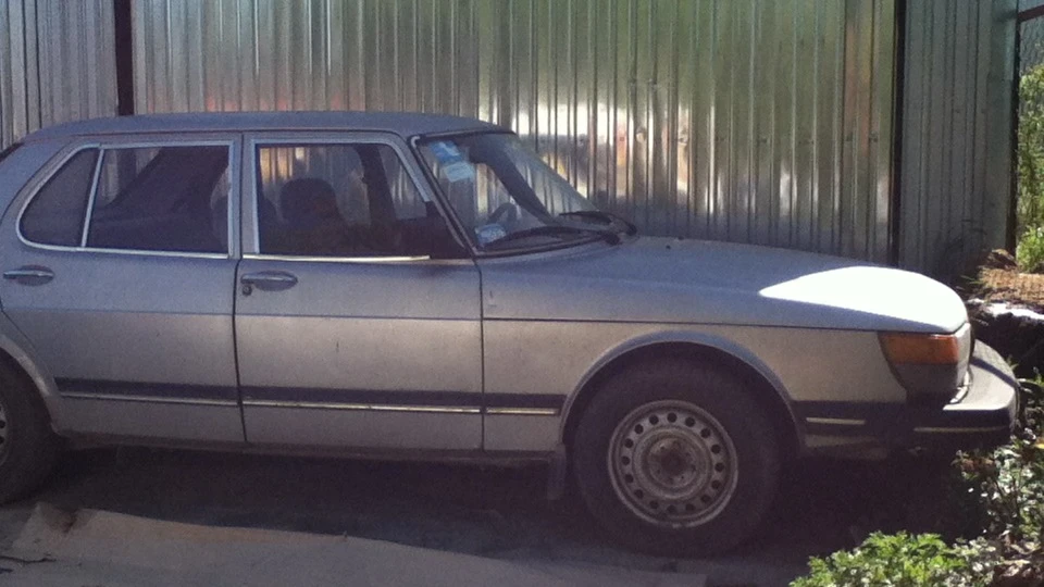 Saab 900 2.0 sedan 5