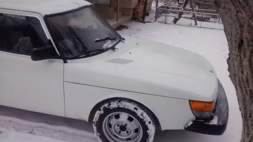 Saab 900 2.0i Swan 2