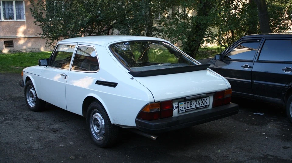 Saab 900 2.0i Swan 4