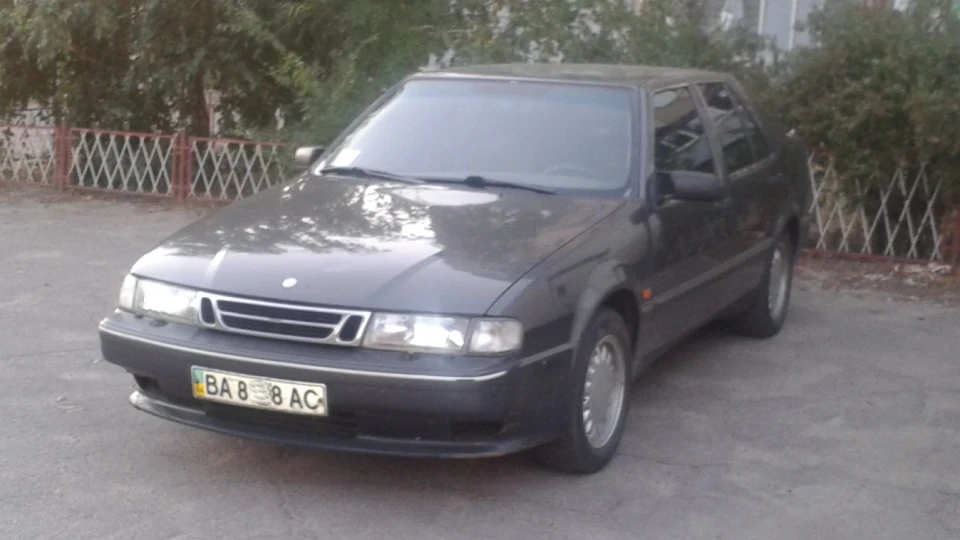 Saab 9000 CS Сірий брат