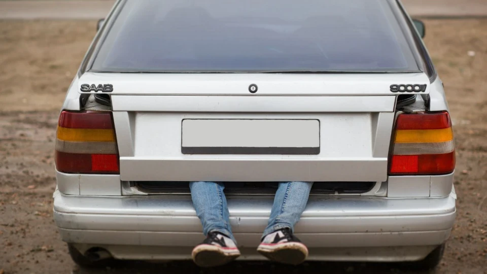 Saab 9000 silver-metal 2