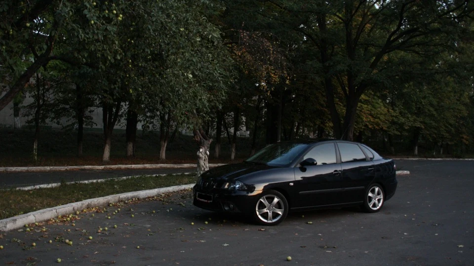SEAT Cordoba Black 2.0 5