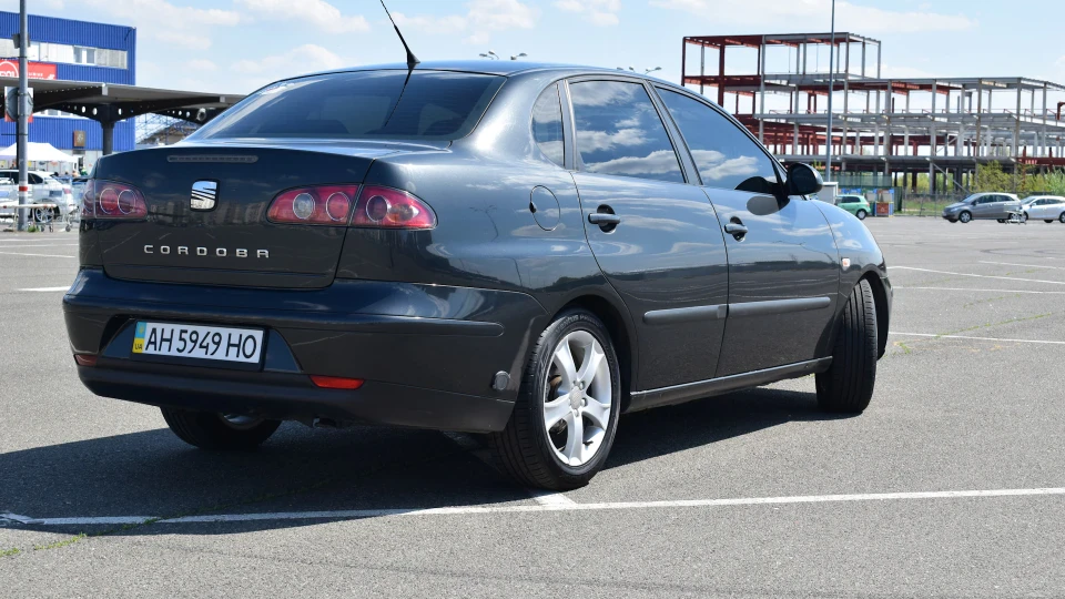 SEAT Cordoba "Graphite" 4