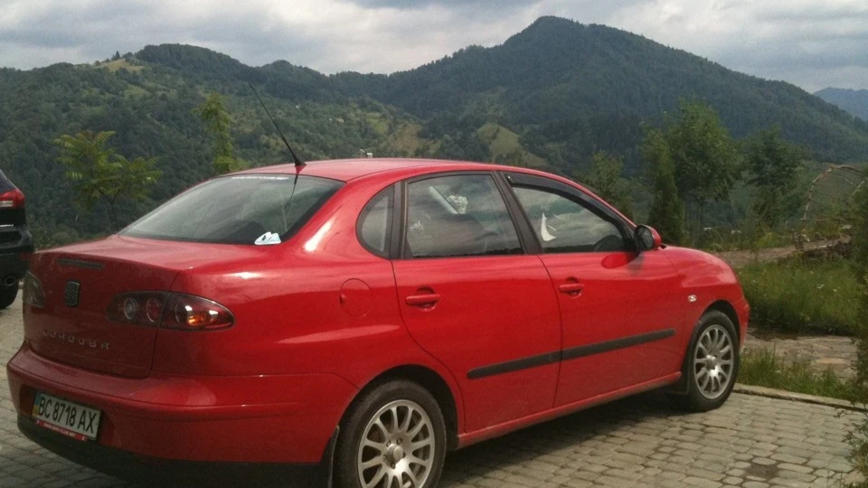 SEAT Cordoba red emotion
