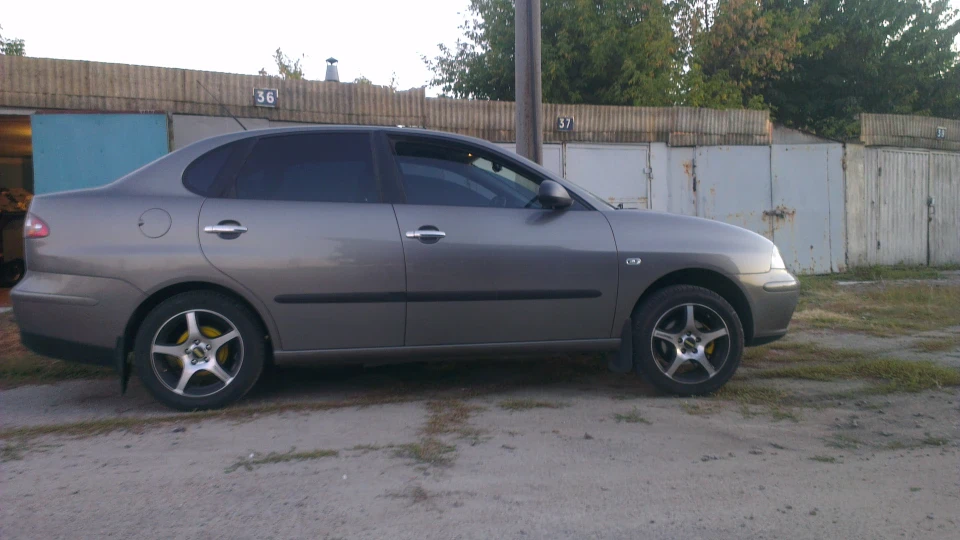SEAT Cordoba Сіра Зайчик)