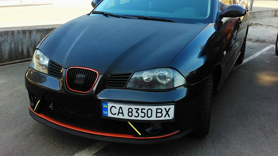 SEAT Ibiza Black-Red Razor 2