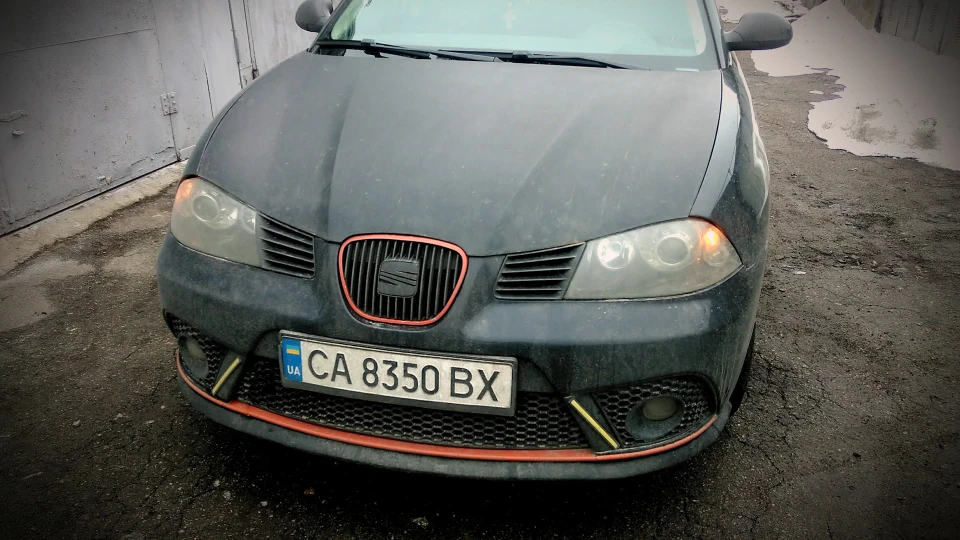 SEAT Ibiza Black-Red Razor 4