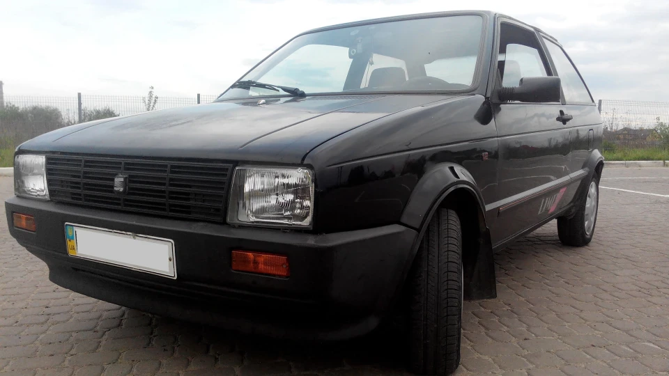SEAT Ibiza Black 4