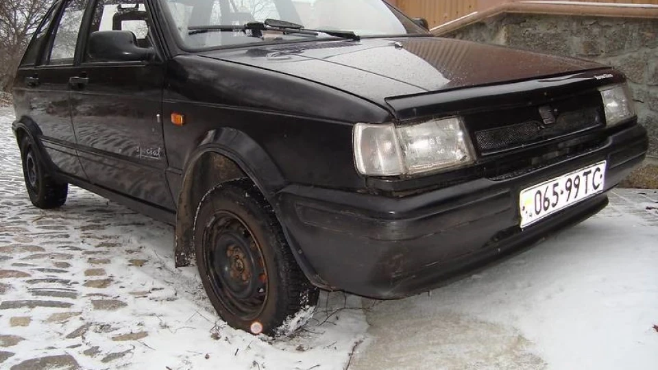 SEAT Ibiza чорная черепашка 0,9