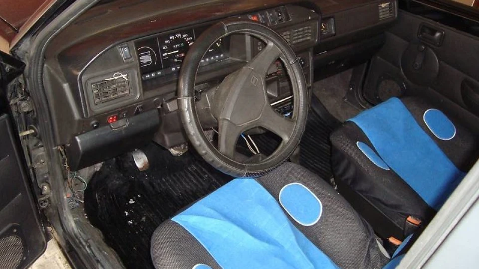 SEAT Ibiza чорная черепашка 0,9 3