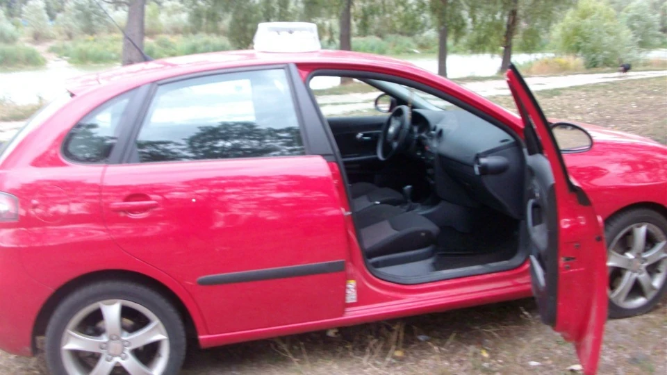 SEAT Ibiza Червоний метеллік 2.0 3