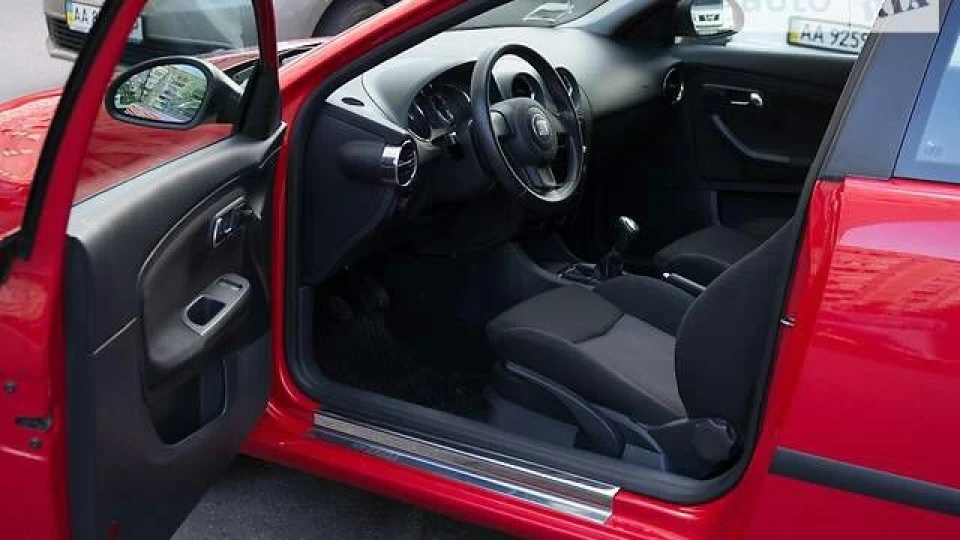 SEAT Ibiza Red Swallow 4