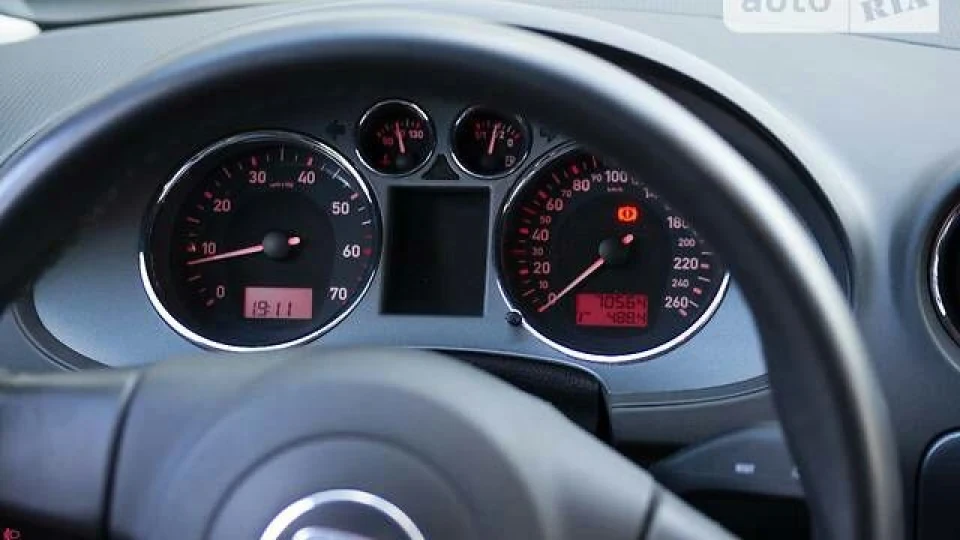 SEAT Ibiza Red Swallow 5
