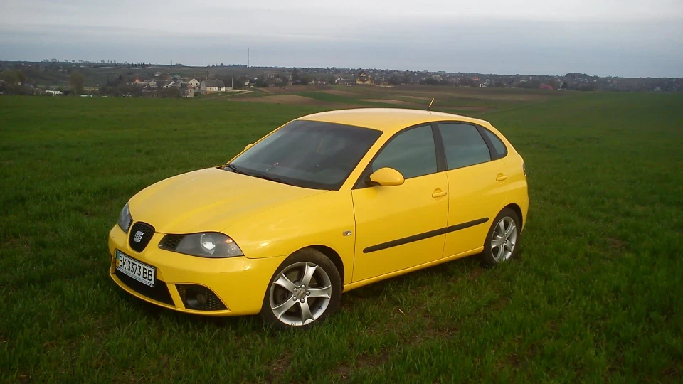 SEAT Ibiza Sport жовта-заЖигалочка 2