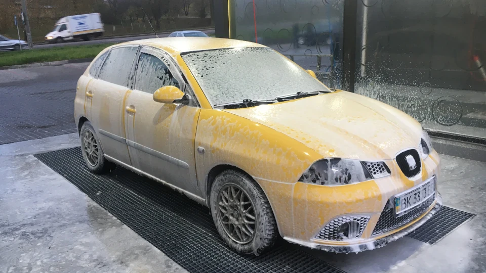SEAT Ibiza Sport жовта-заЖигалочка 3