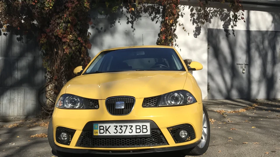 SEAT Ibiza Sport жовта-заЖигалочка 4
