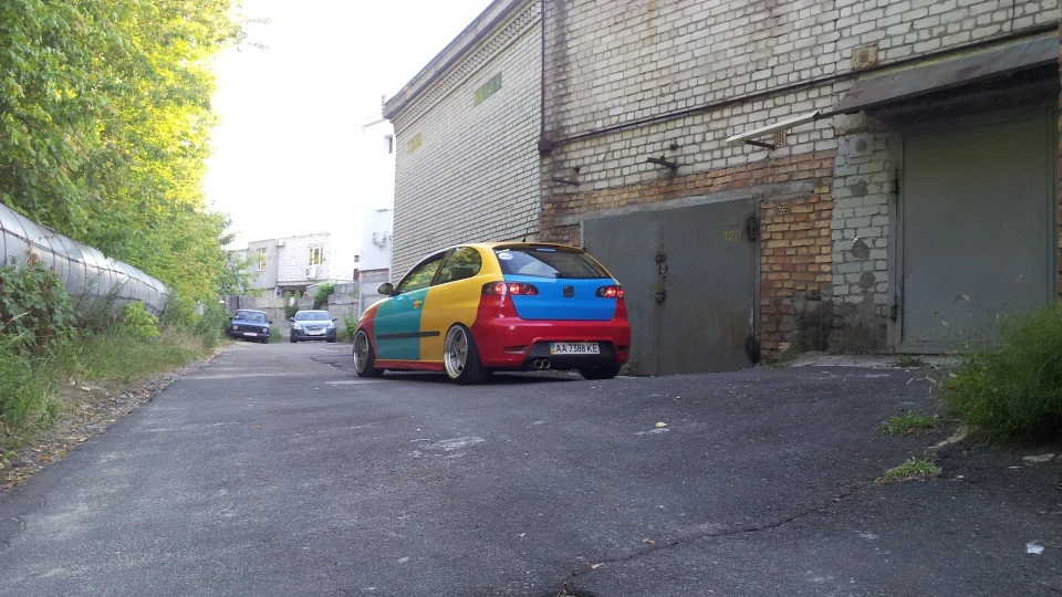 SEAT Ibiza Жовток
