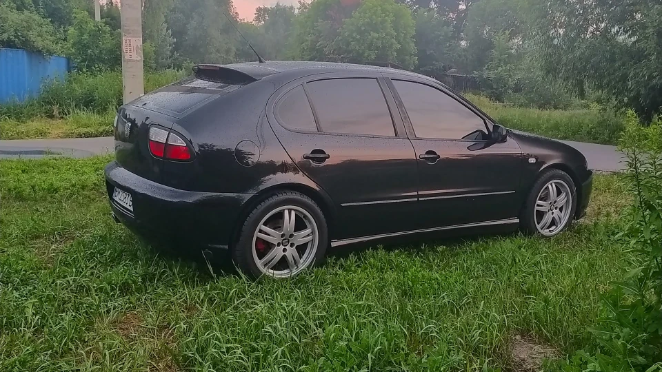 SEAT Leon FR Black Style 2