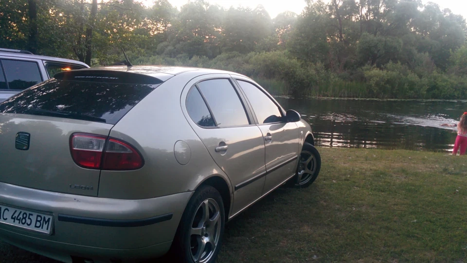 SEAT Leon 1.6 16v Ластівка) 4