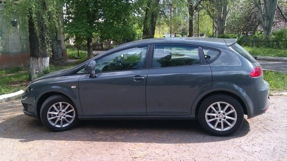SEAT Leon 1.6 Full Grey 3