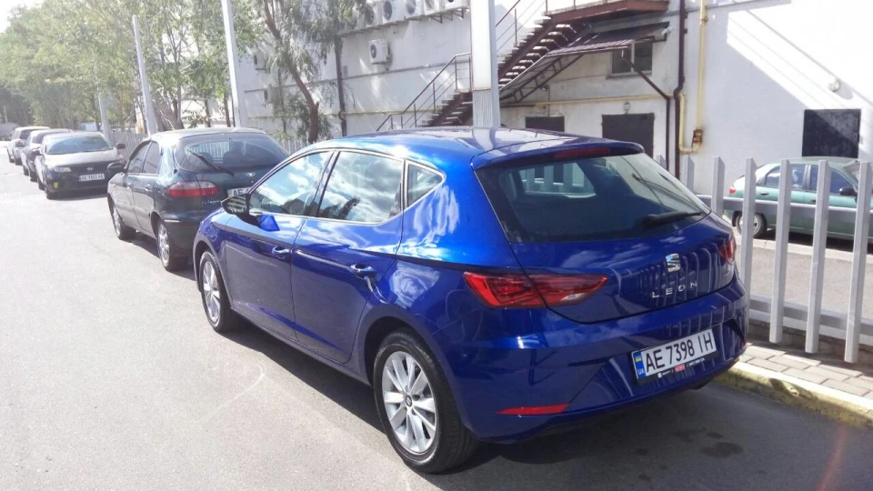 SEAT Leon 1.6TDI Загадковий Синій