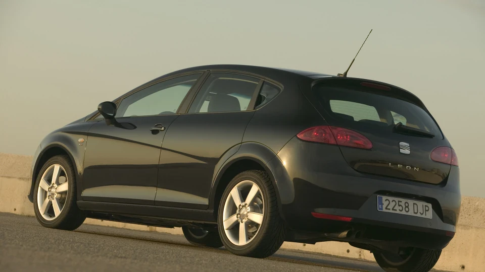 SEAT Leon 2.0 FSI Чорний металік