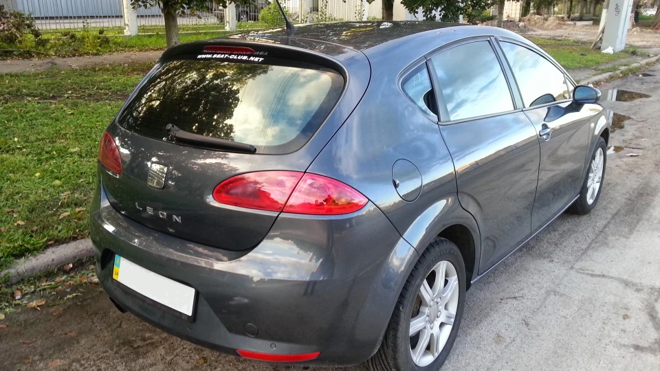 SEAT Leon 2.0 TDI Сірий праска 4