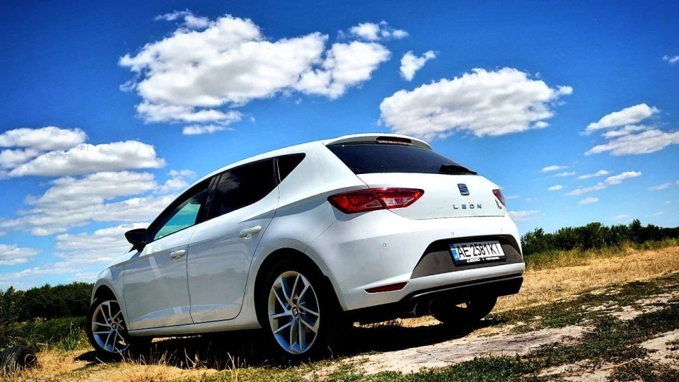 SEAT Leon Білий трактор =)) 2