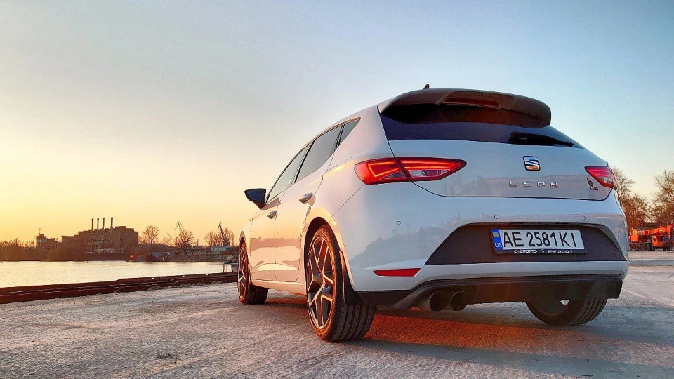 SEAT Leon Білий трактор =)) 3