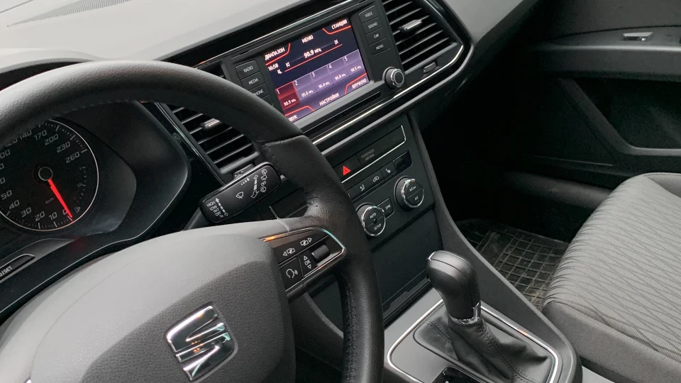 SEAT Leon Білий 1.4tsi 3