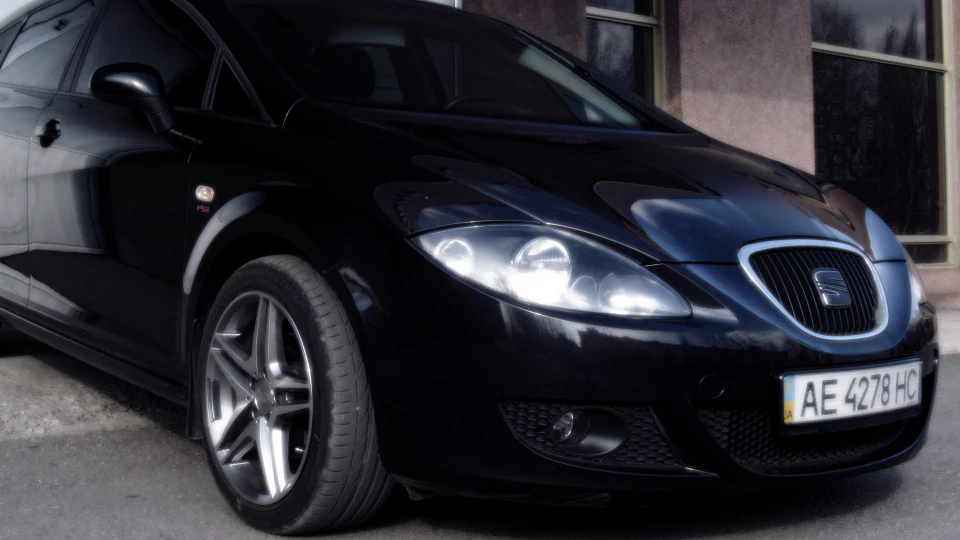 SEAT Leon Black Prince 5