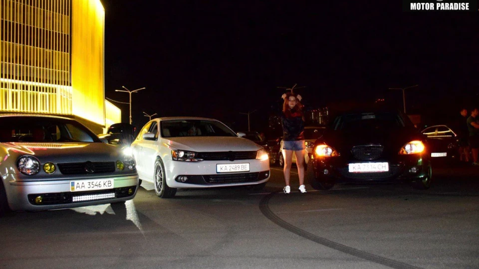SEAT Leon Чорна кепка на 2.0fsi 5